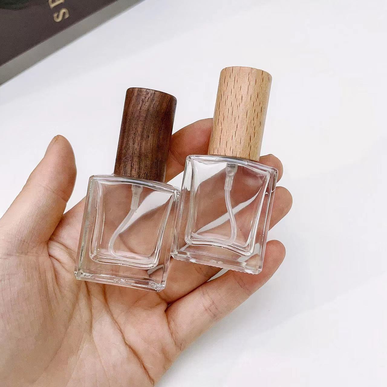زجاجة بخاخ عطر من الزجاج السمي - مراجعة Scent Eliminator Spray وسعره